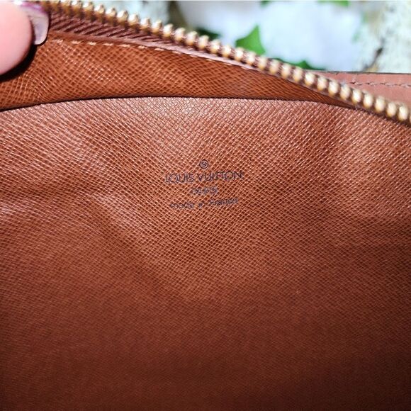 Authentic Louis Vuitton Monogram Toiletry Pouch with Dust Bag - Picture 16 of 17